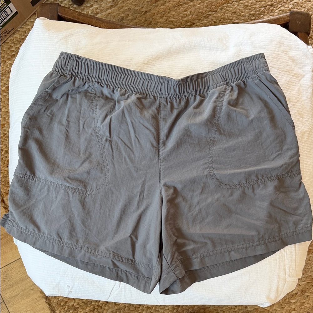 Medium 3 Pocket Columbia Athletic Quick Dry Gray Women's Shorts